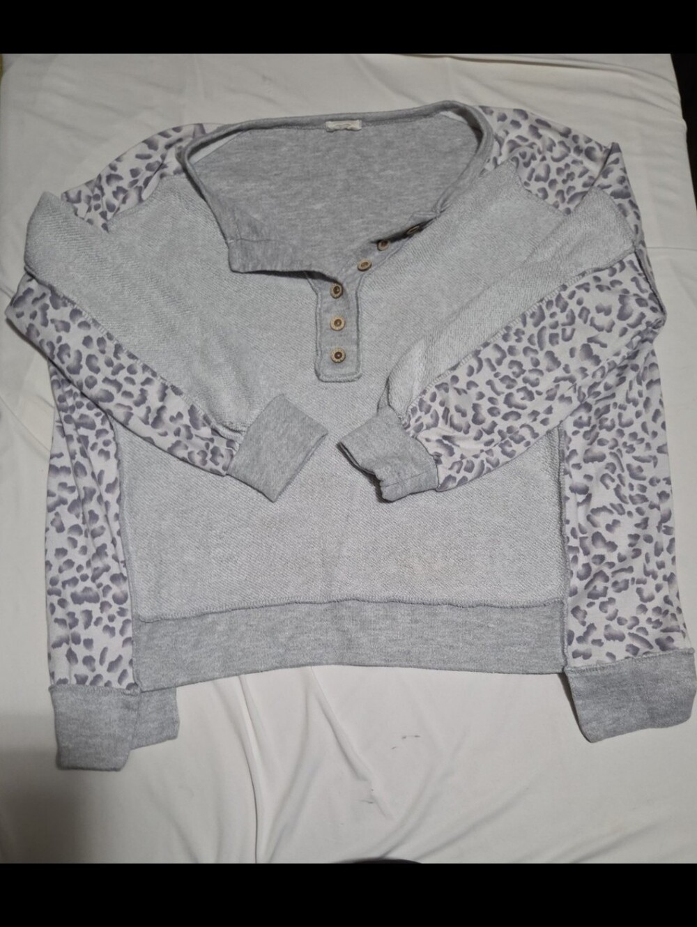 Bibi Women's XL grey animal print long sleeve sweater #30